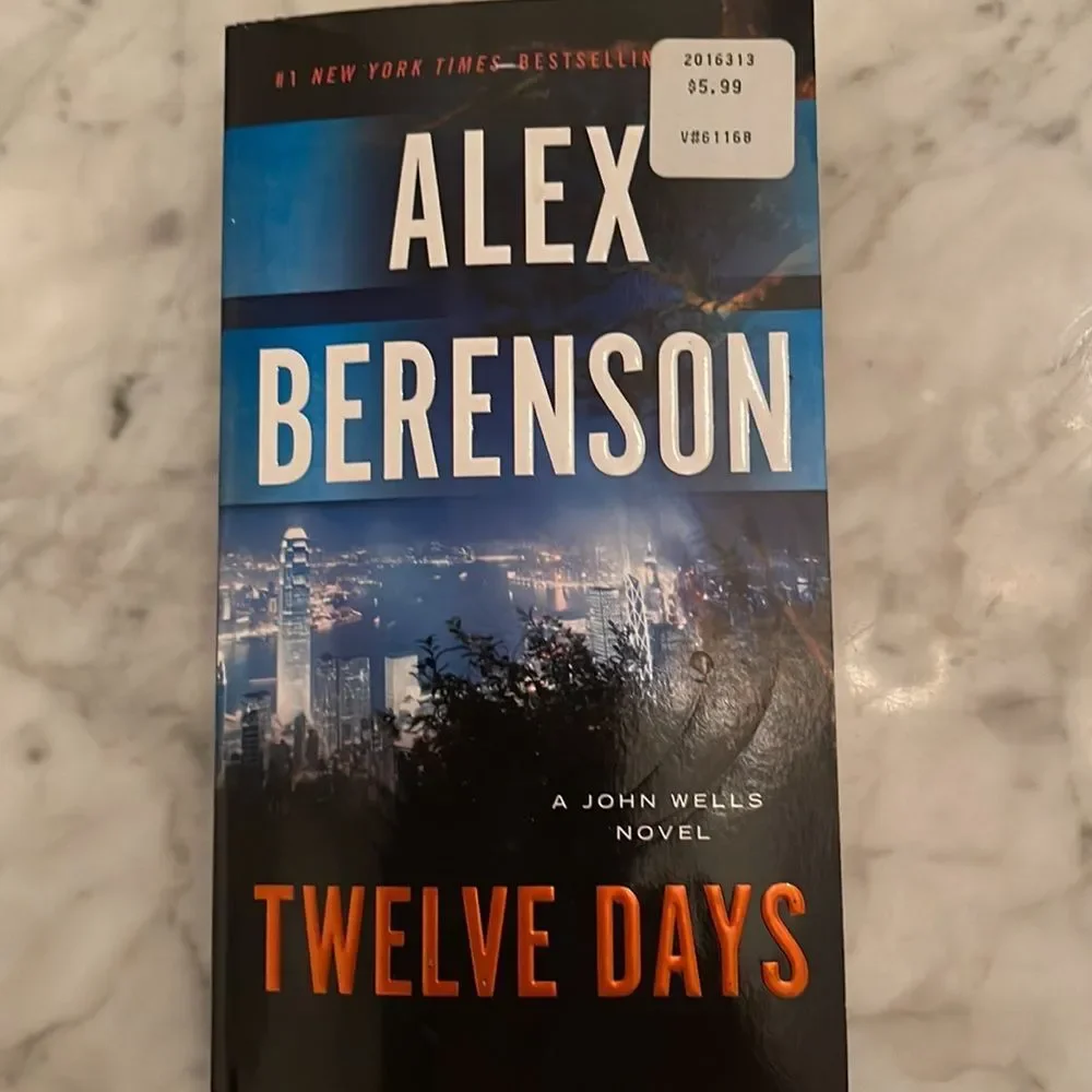 2 books : Twelve days / Chasing Tomorrow